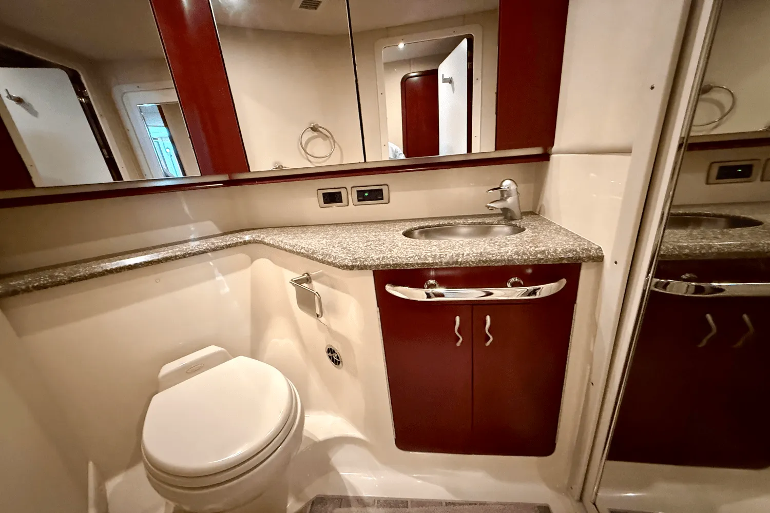 2005 Sea Ray 550 SEDAN BRIDGE Image Thumbnail #79