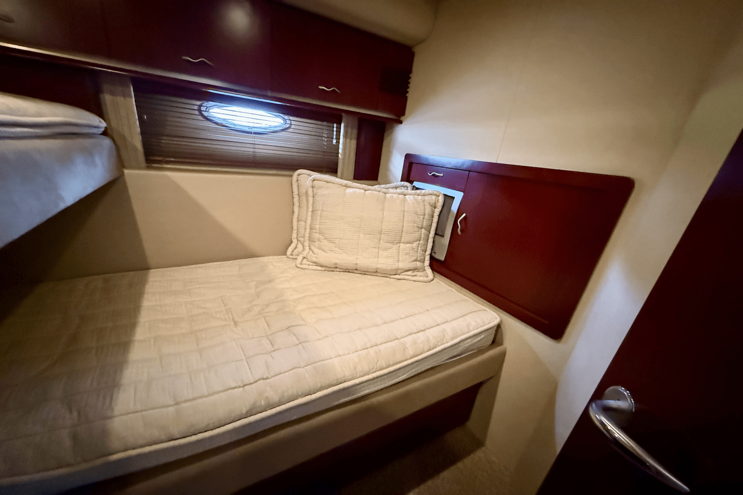 2005 Sea Ray
                                                             550 SEDAN BRIDGE Image Thumbnail #77
