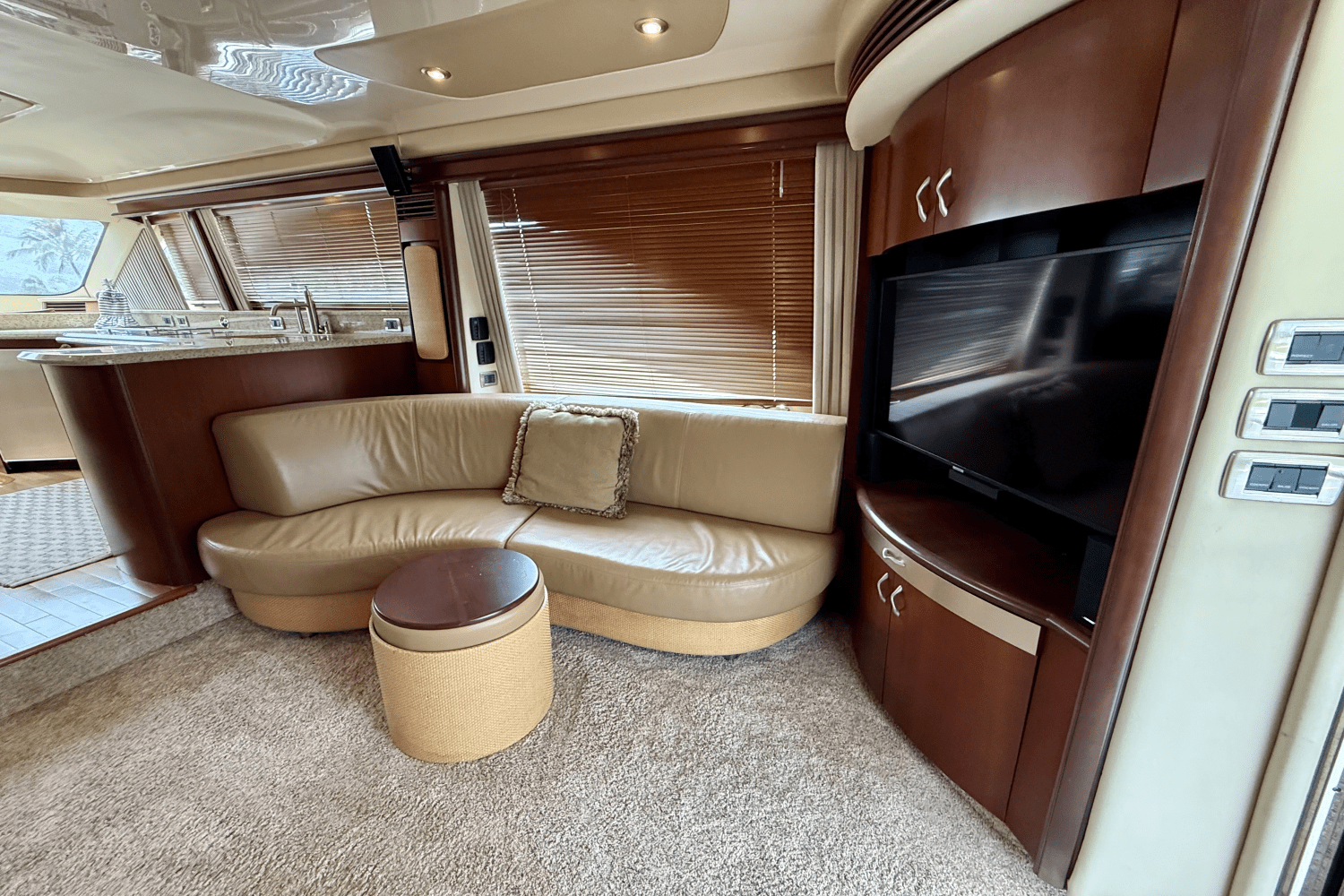 2005 Sea Ray
                                                             550 SEDAN BRIDGE Image Thumbnail #56