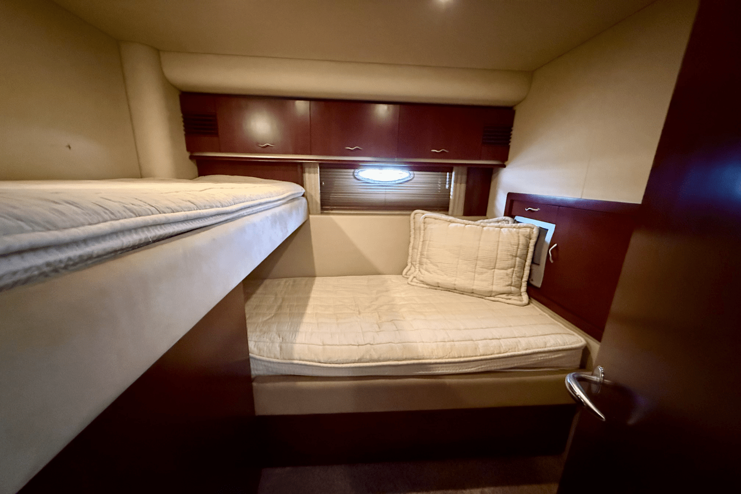 2005 Sea Ray
                                                             550 SEDAN BRIDGE Image Thumbnail #76