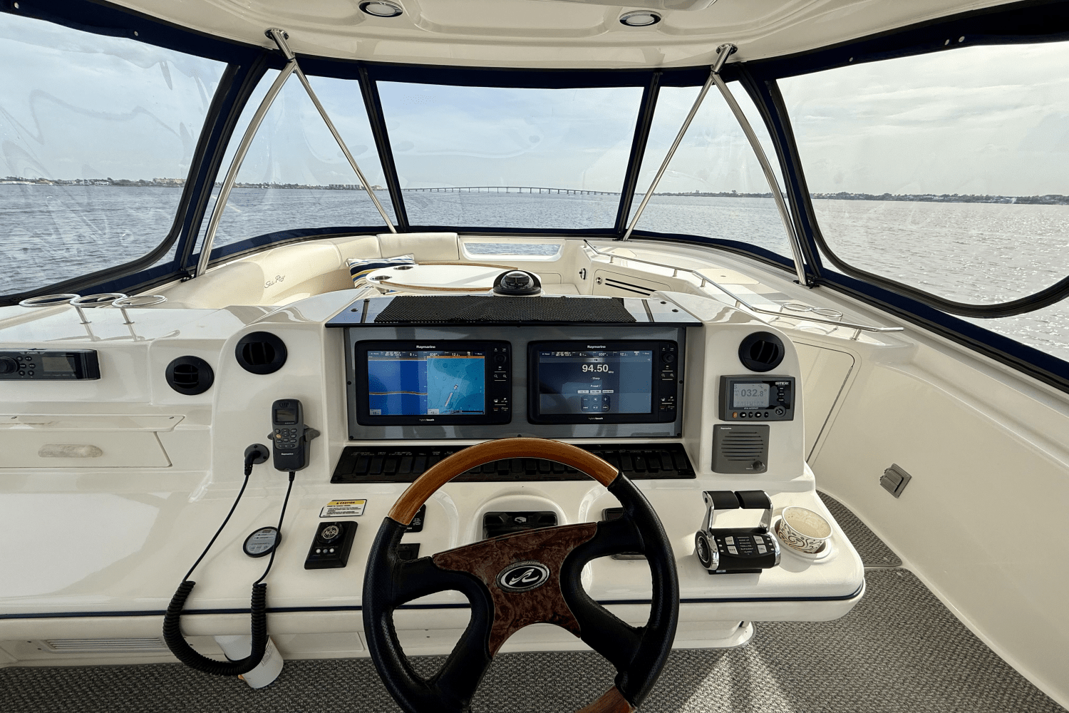 2005 Sea Ray
                                                             550 SEDAN BRIDGE Image Thumbnail #39