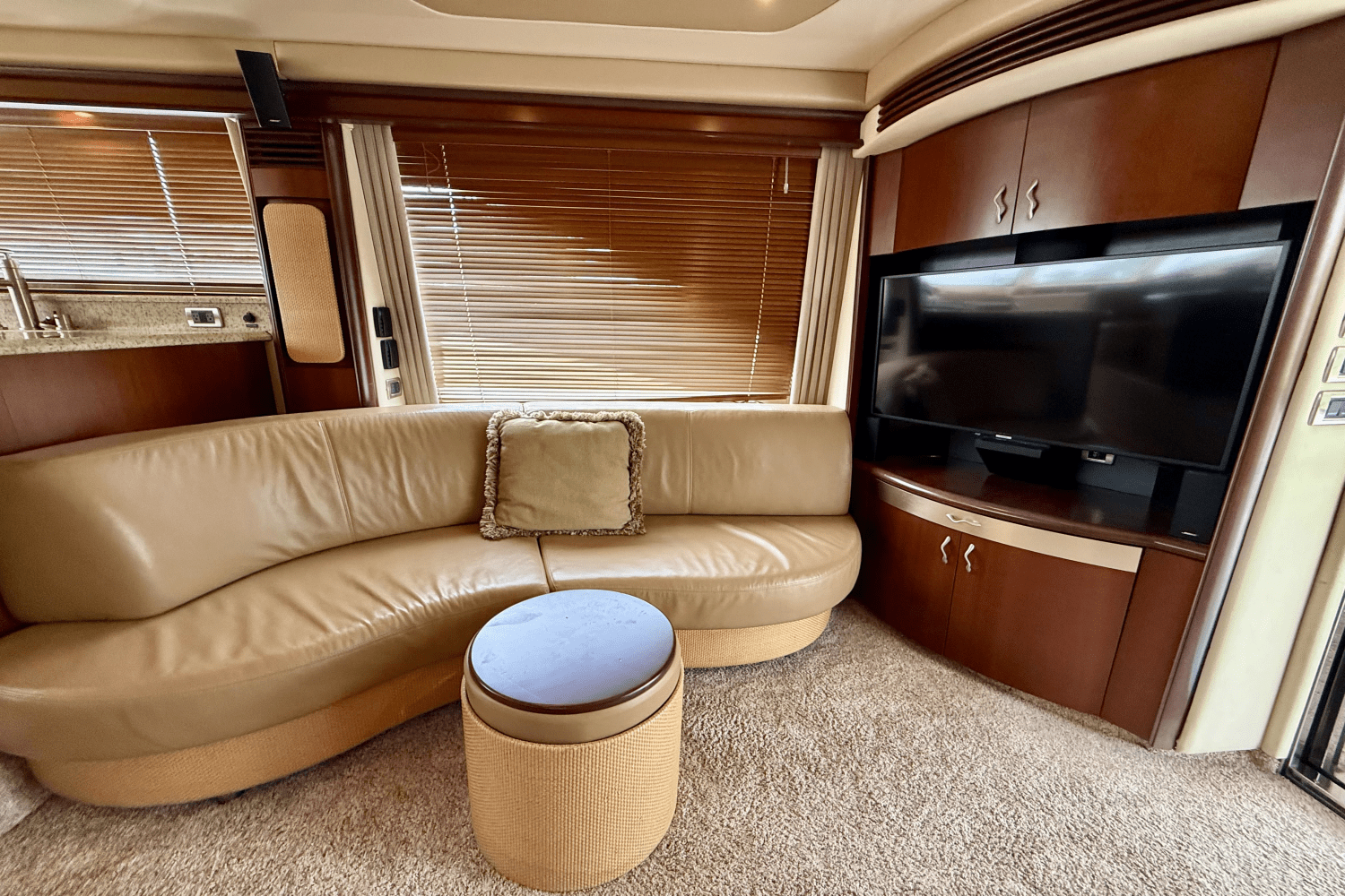 2005 Sea Ray
                                                             550 SEDAN BRIDGE Image Thumbnail #59