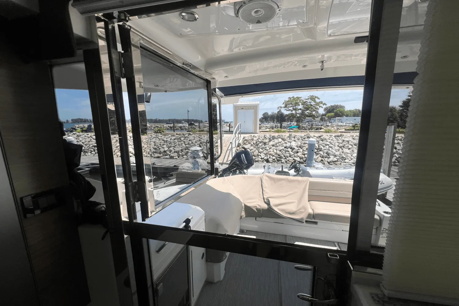 2015 Cruisers Yachts 45 CANTIUS Image Thumbnail #21