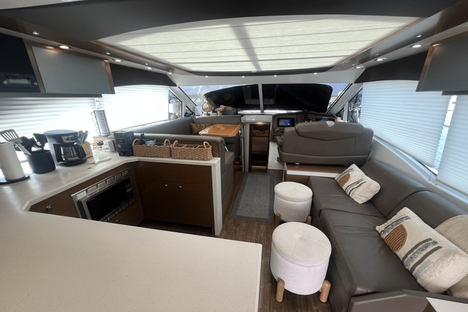 2015 Cruisers Yachts 45 CANTIUS Image Thumbnail #11