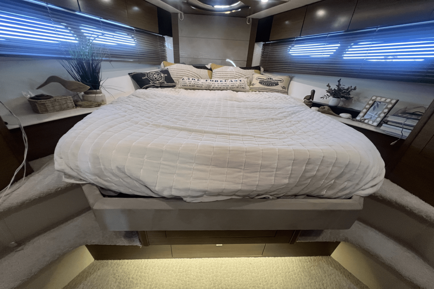 2015 Cruisers Yachts 45 CANTIUS Image Thumbnail #30