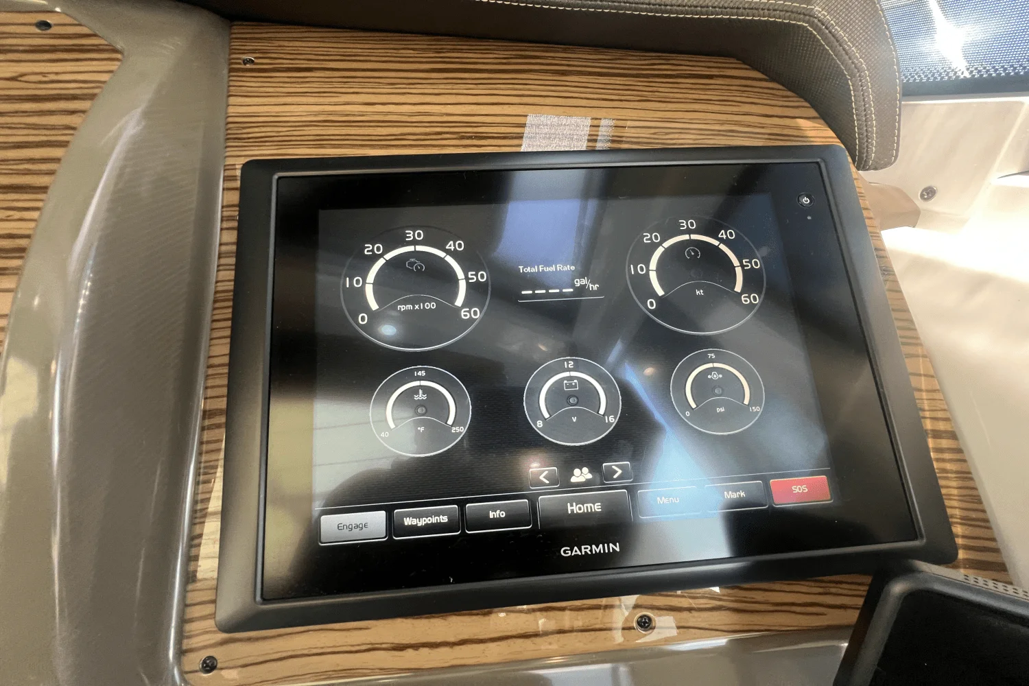 2015 Cruisers Yachts 45 CANTIUS Image Thumbnail #25