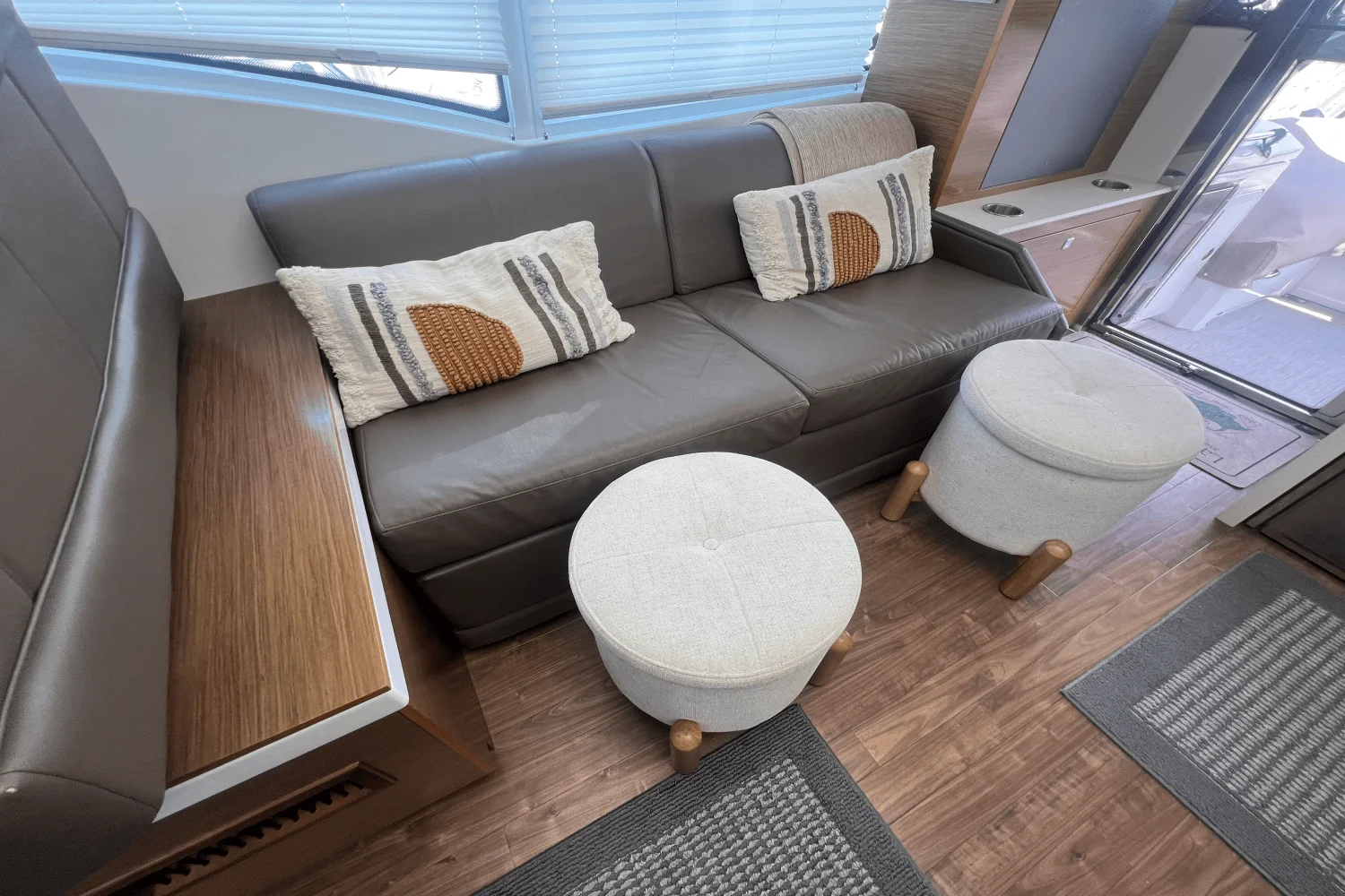 2015 Cruisers Yachts 45 CANTIUS Image Thumbnail #13