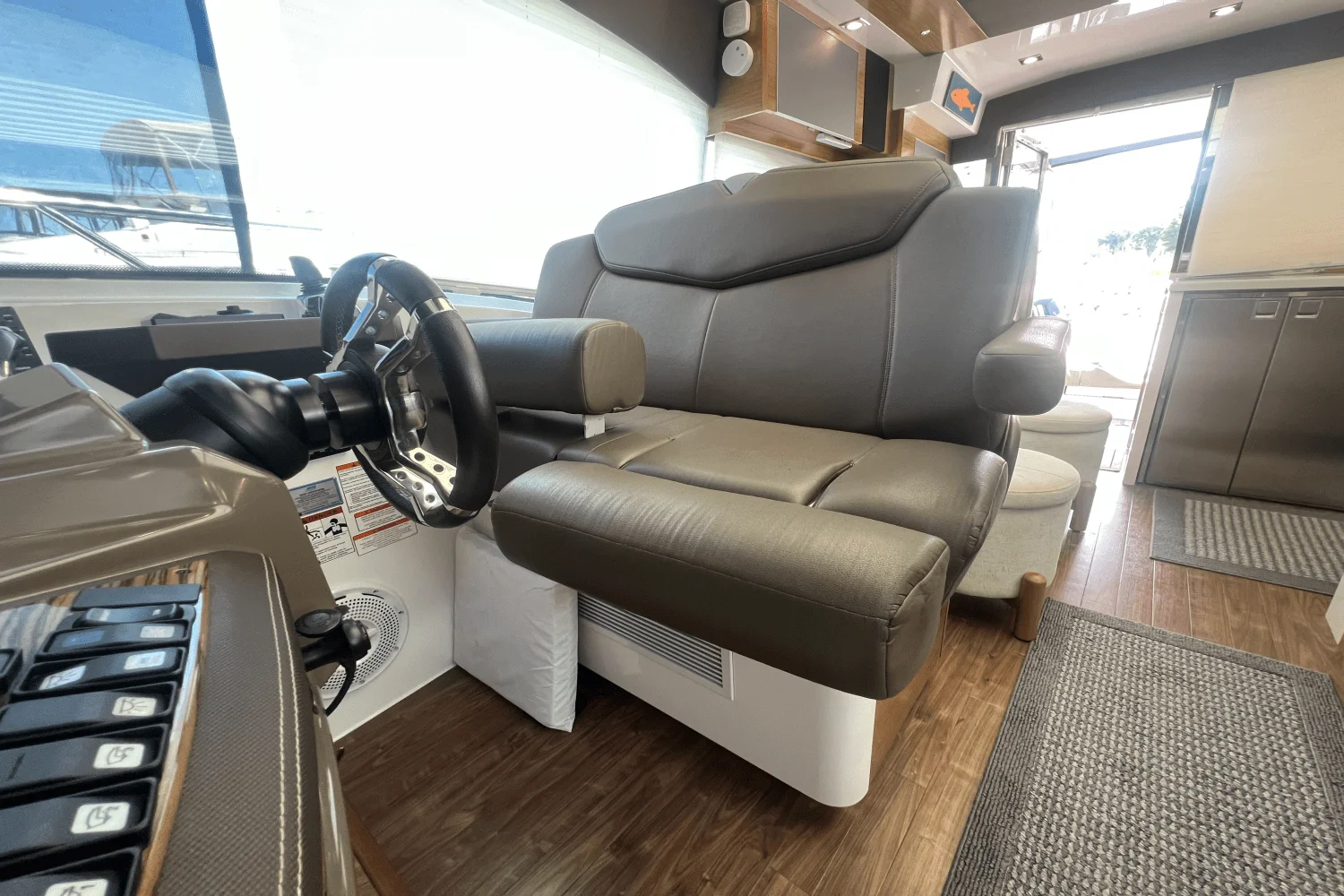 2015 Cruisers Yachts 45 CANTIUS Image Thumbnail #21