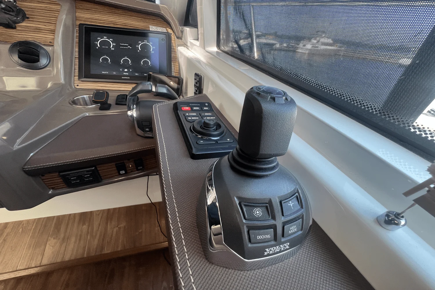 2015 Cruisers Yachts 45 CANTIUS Image Thumbnail #24