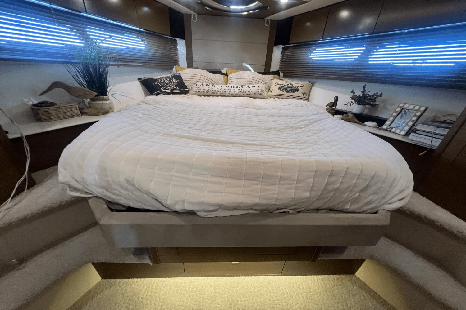 2015 Cruisers Yachts 45 CANTIUS Image Thumbnail #28