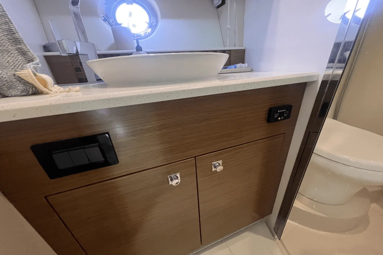 2015 Cruisers Yachts 45 CANTIUS Image Thumbnail #36