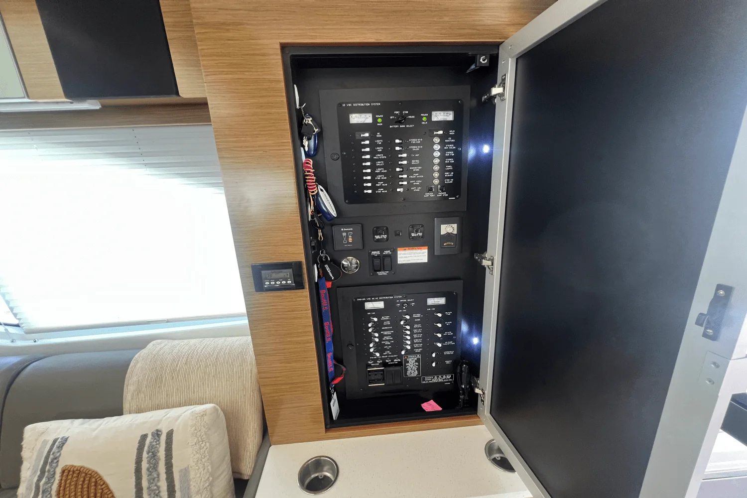 2015 Cruisers Yachts 45 CANTIUS Image Thumbnail #19