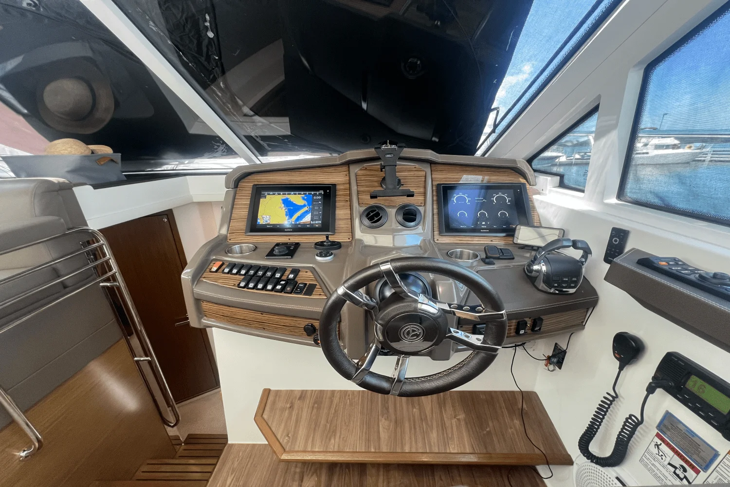 2015 Cruisers Yachts 45 CANTIUS Image Thumbnail #20