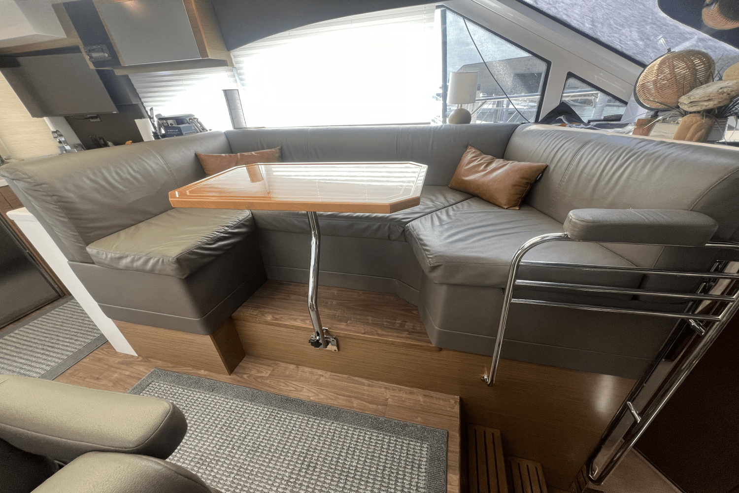 2015 Cruisers Yachts 45 CANTIUS Image Thumbnail #12