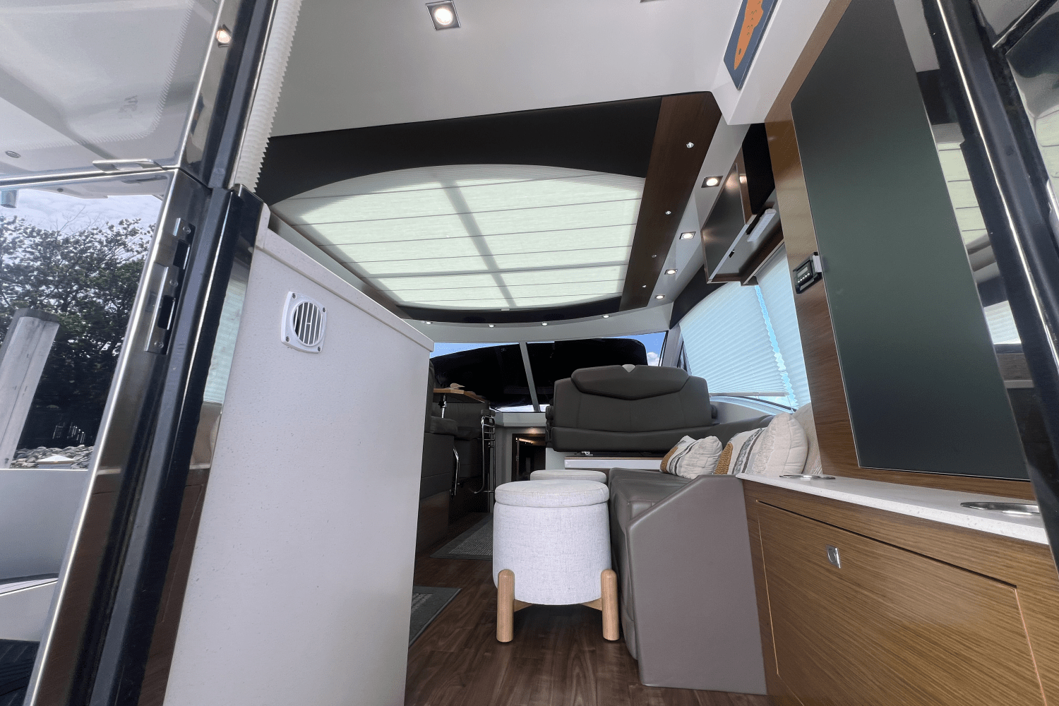 2015 Cruisers Yachts 45 CANTIUS Image Thumbnail #10