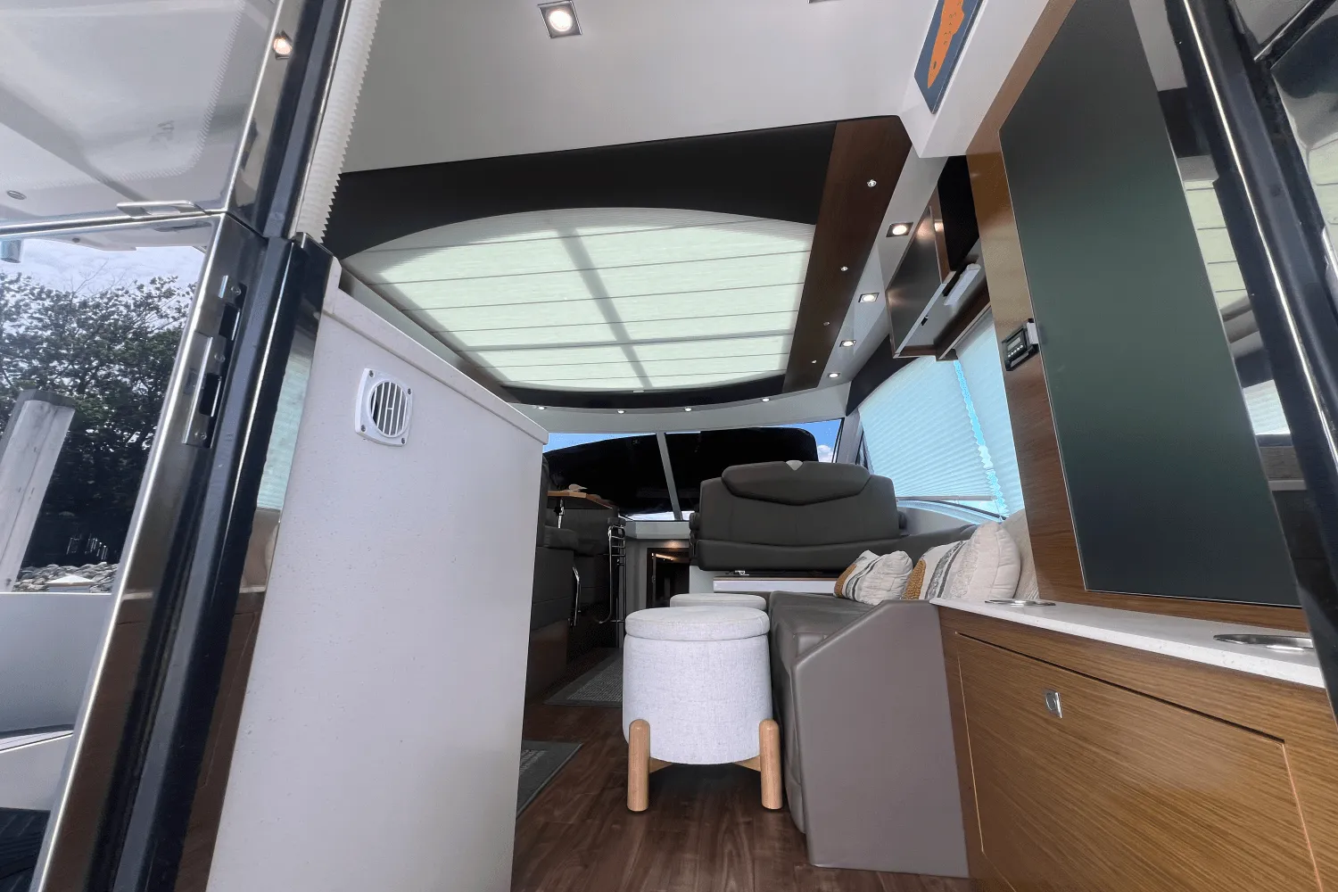 2015 Cruisers Yachts 45 CANTIUS Image Thumbnail #10