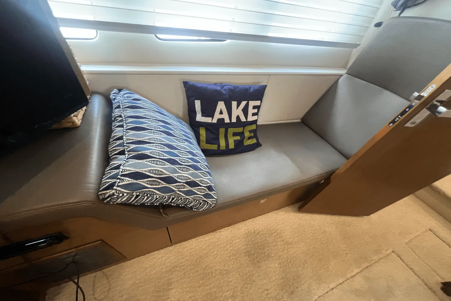 2015 Cruisers Yachts 45 CANTIUS Image Thumbnail #32