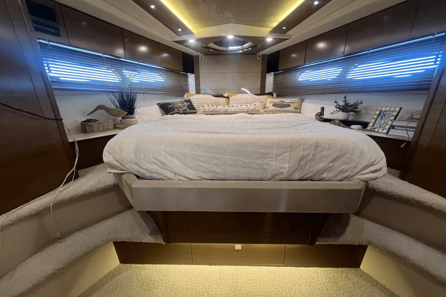 2015 Cruisers Yachts 45 CANTIUS Image Thumbnail #29