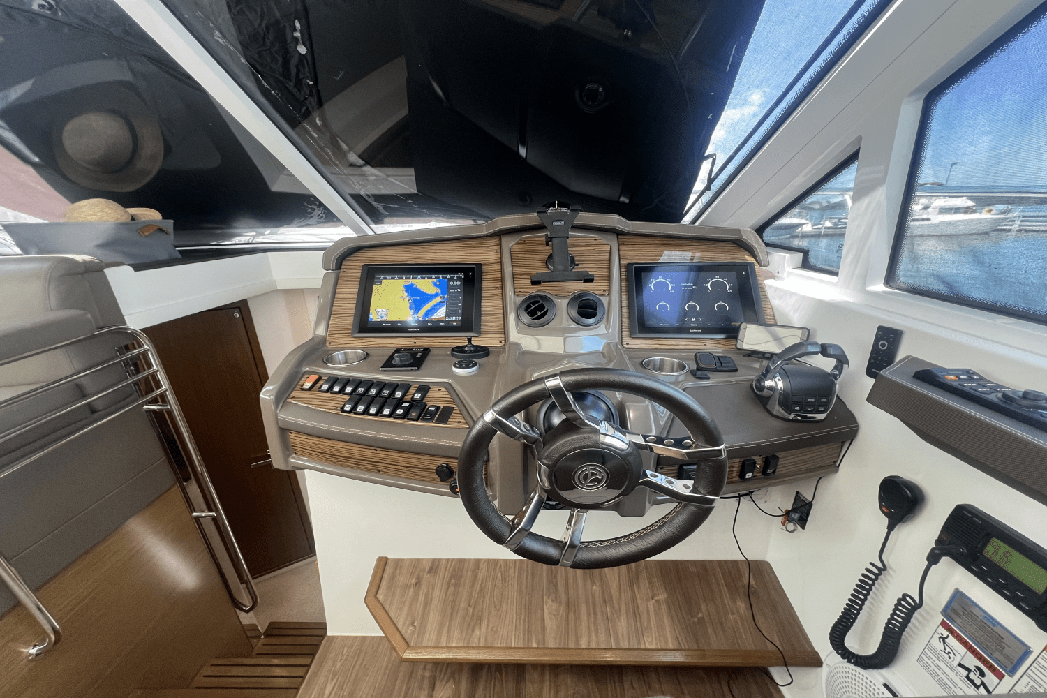 2015 Cruisers Yachts 45 CANTIUS Image Thumbnail #22