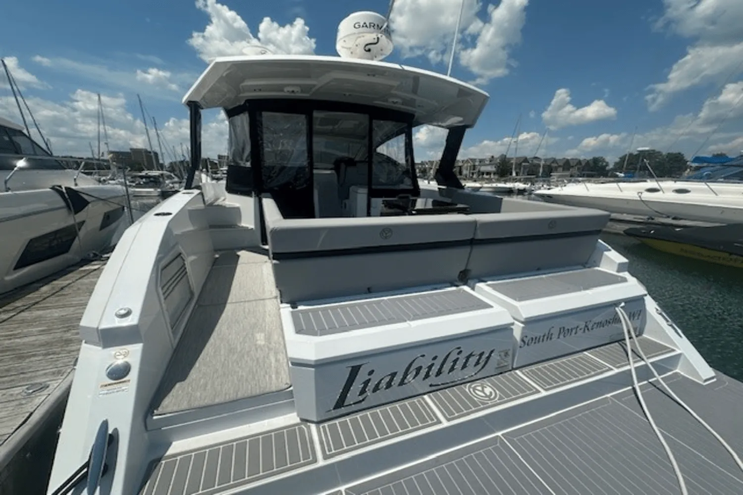 2023 Cruisers Yachts 390 EXPRESS COUPE Image Thumbnail #9