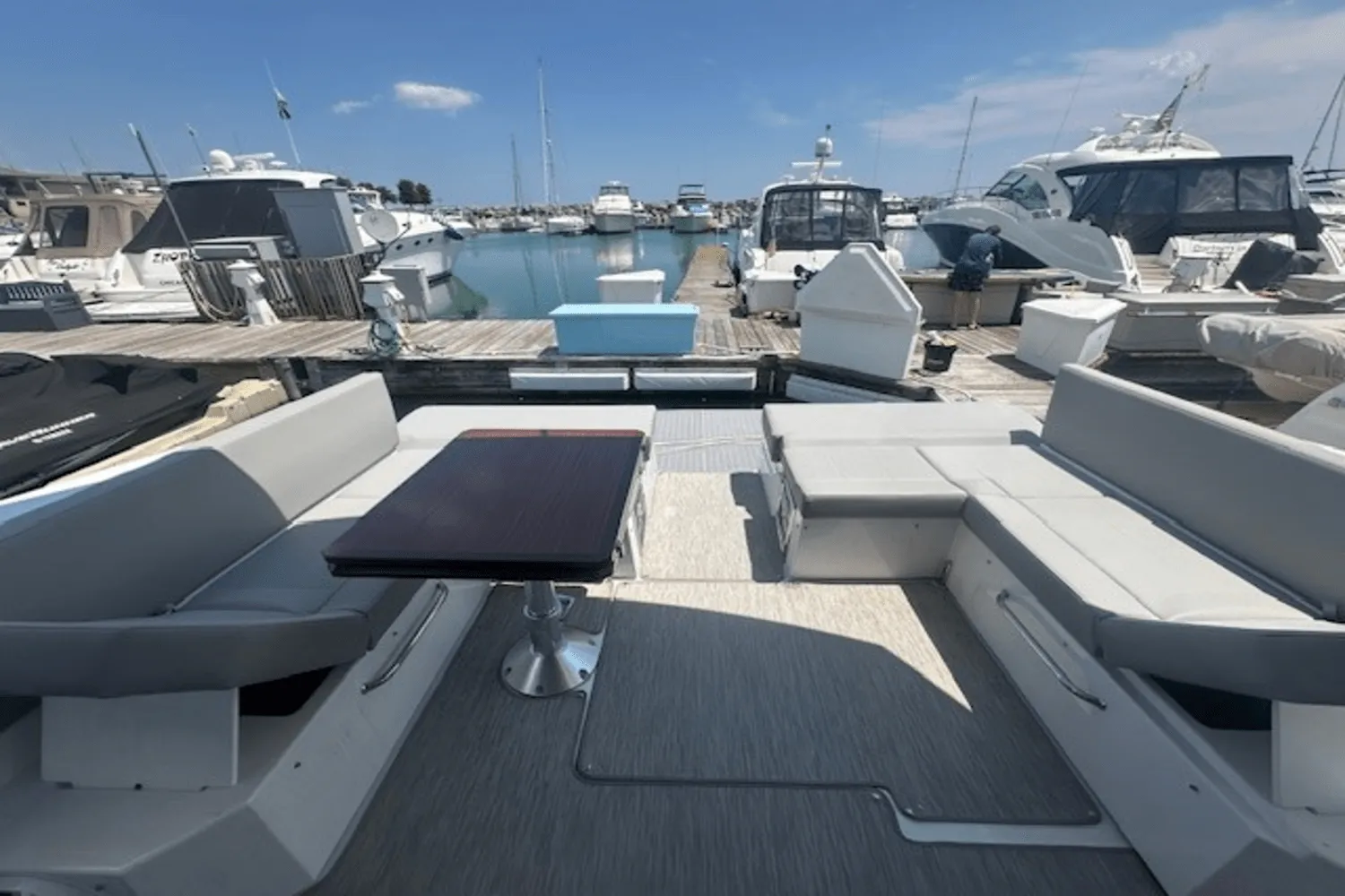 2023 Cruisers Yachts 390 EXPRESS COUPE Image Thumbnail #14