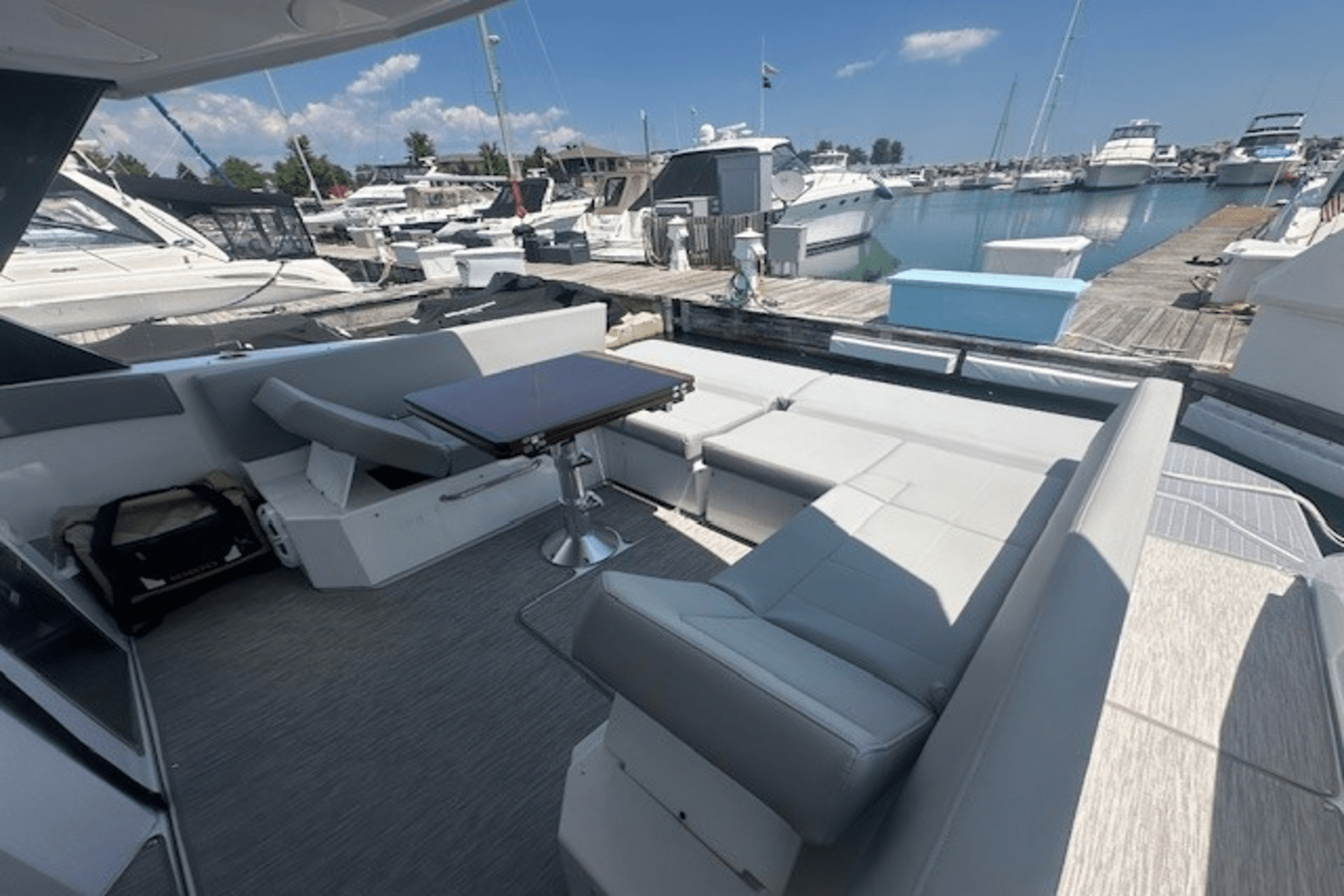 2023 Cruisers Yachts 390 EXPRESS COUPE Image Thumbnail #18