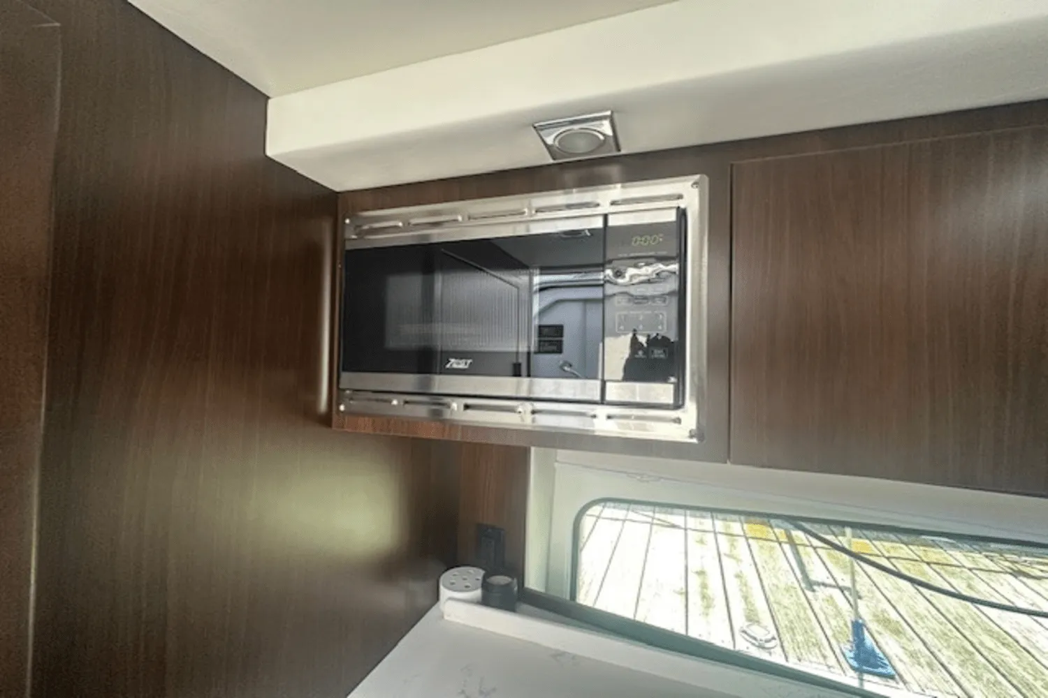 2023 Cruisers Yachts 390 EXPRESS COUPE Image Thumbnail #48