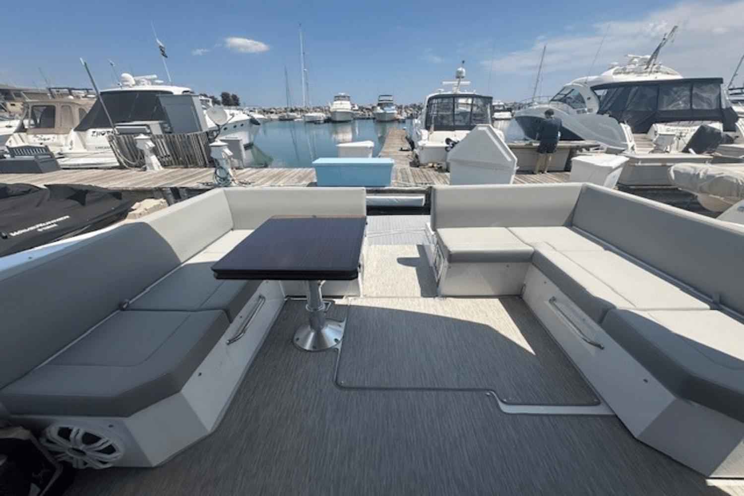 2023 Cruisers Yachts 390 EXPRESS COUPE Image Thumbnail #15
