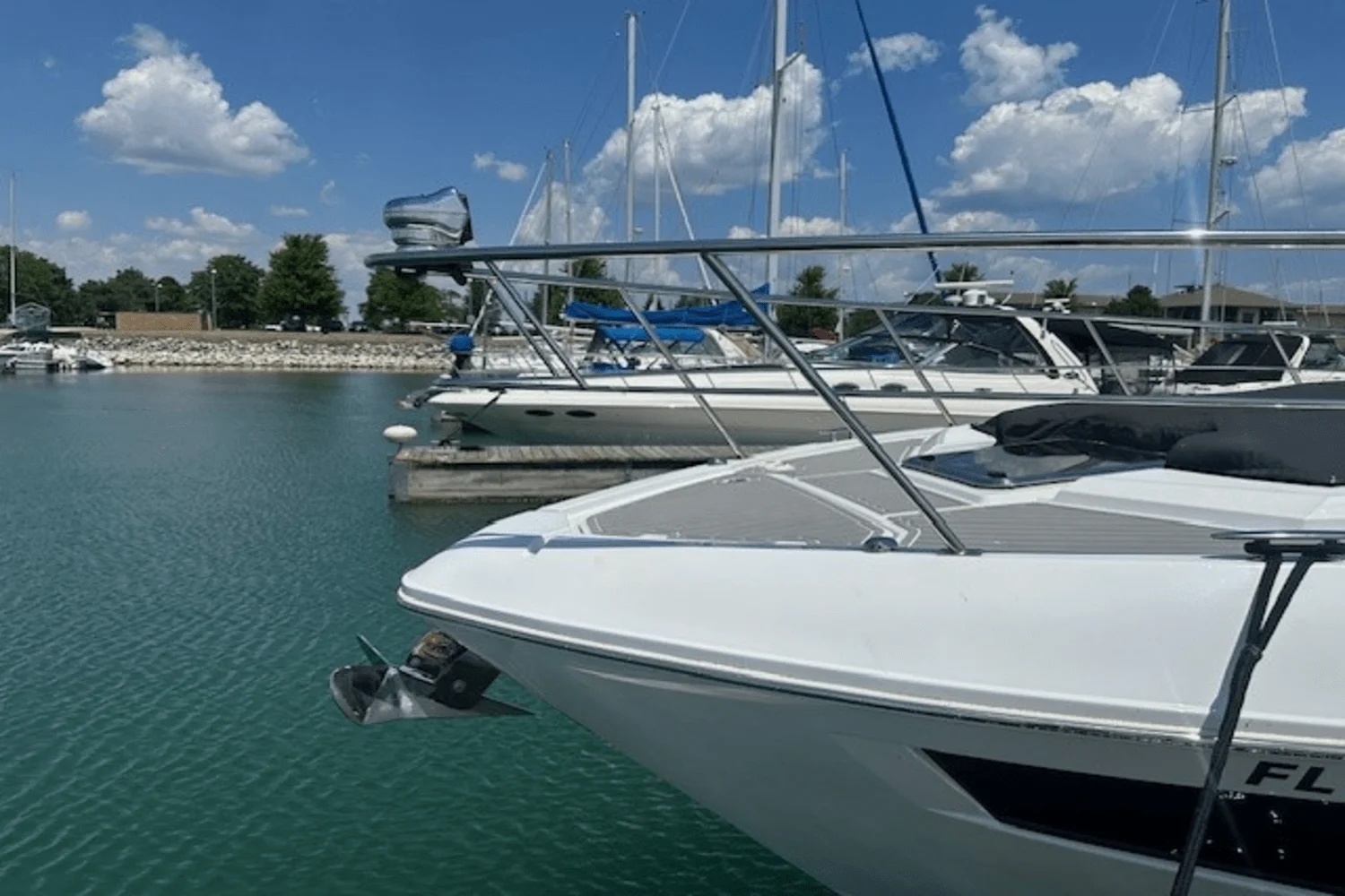 2023 Cruisers Yachts 390 EXPRESS COUPE Image Thumbnail #5