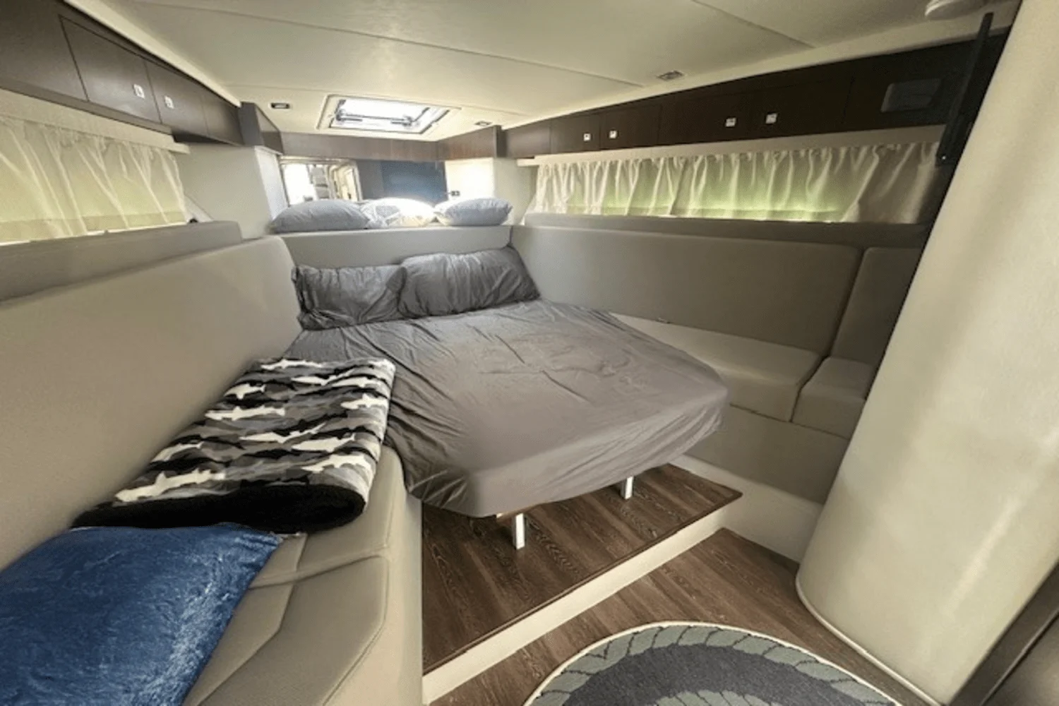 2023 Cruisers Yachts 390 EXPRESS COUPE Image Thumbnail #44