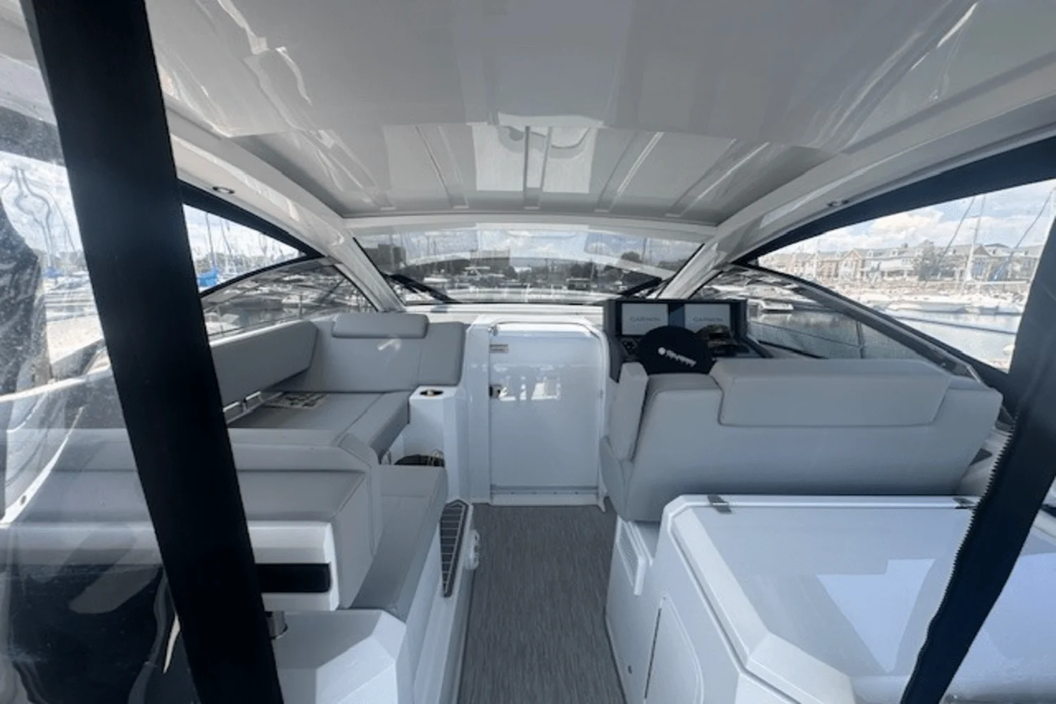 2023 Cruisers Yachts 390 EXPRESS COUPE Image Thumbnail #23