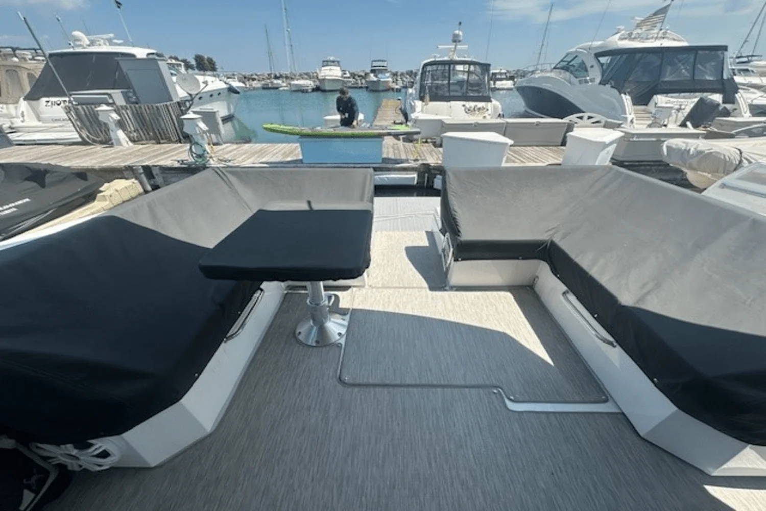 2023 Cruisers Yachts 390 EXPRESS COUPE Image Thumbnail #17
