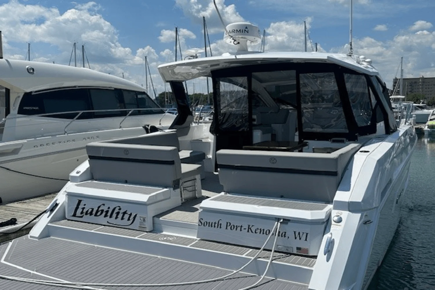 2023 Cruisers Yachts 390 EXPRESS COUPE Image Thumbnail #6