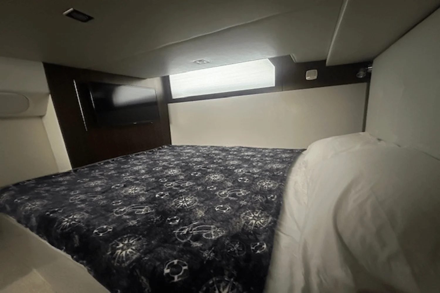 2023 Cruisers Yachts 390 EXPRESS COUPE Image Thumbnail #55