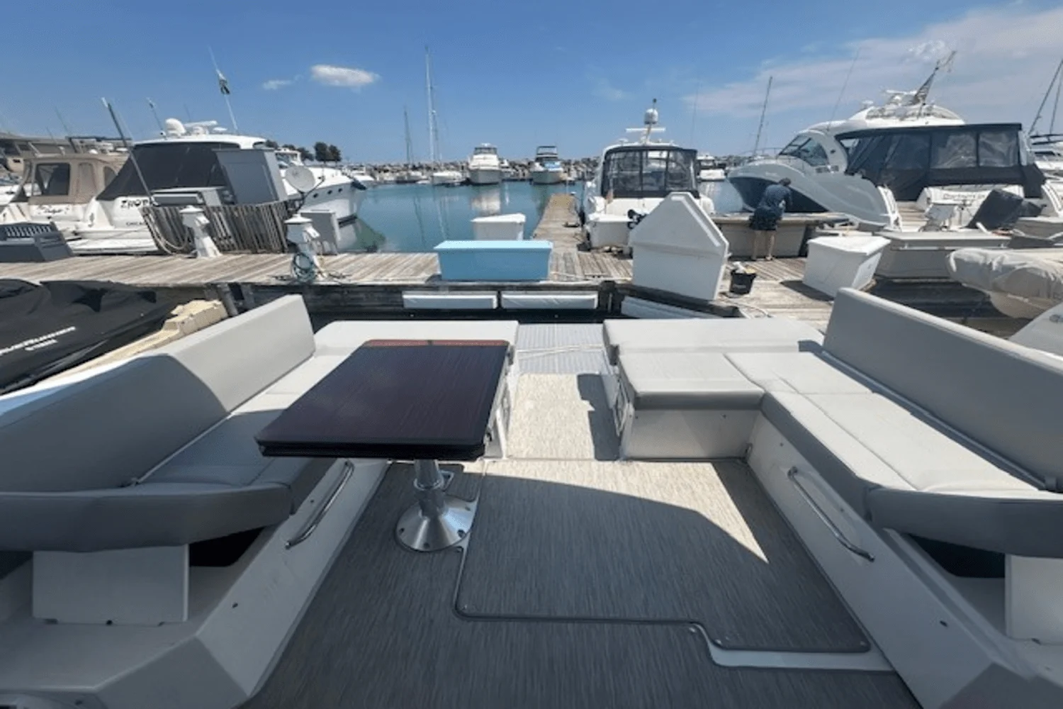 2023 Cruisers Yachts 390 EXPRESS COUPE Image Thumbnail #14