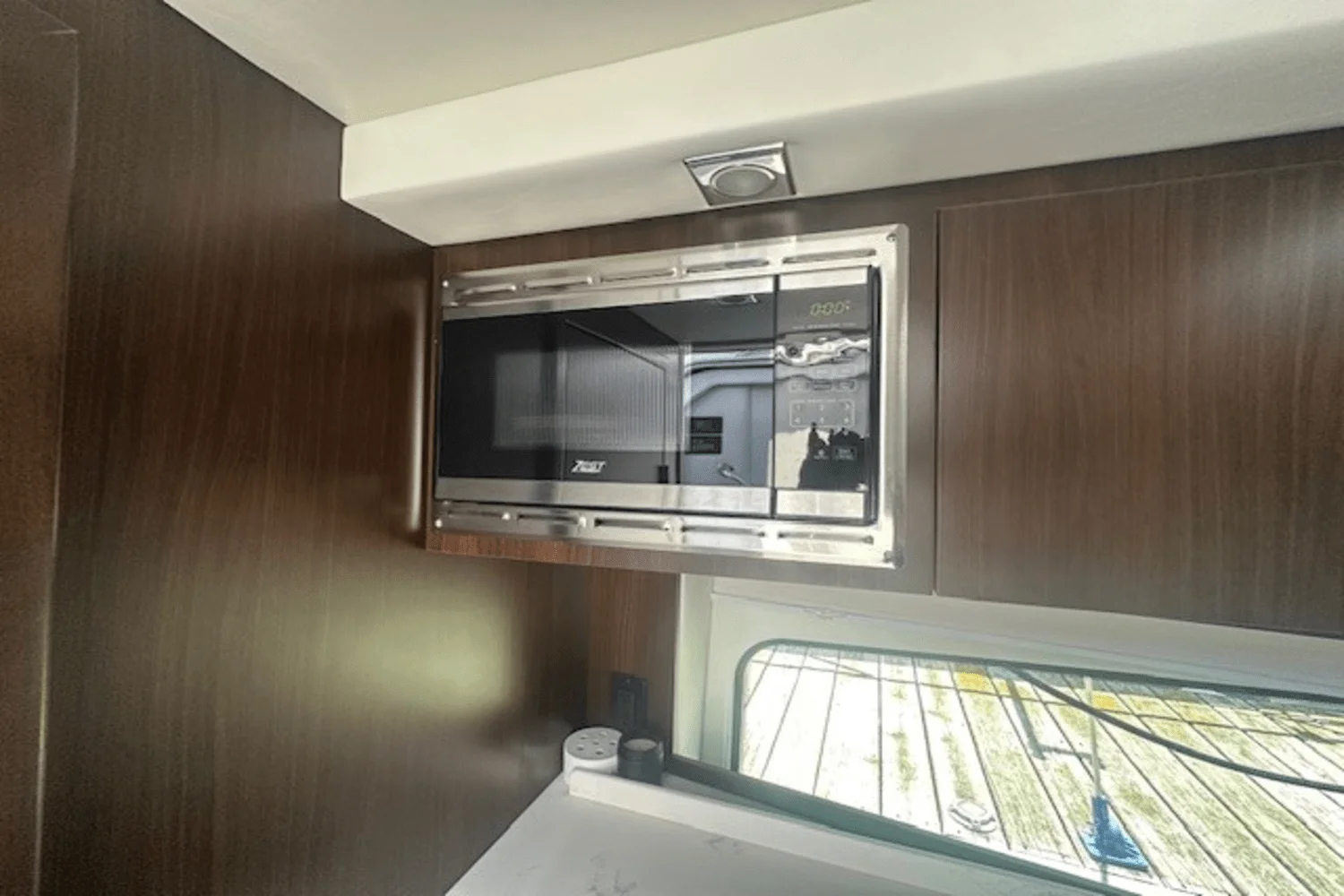 2023 Cruisers Yachts 390 EXPRESS COUPE Image Thumbnail #48