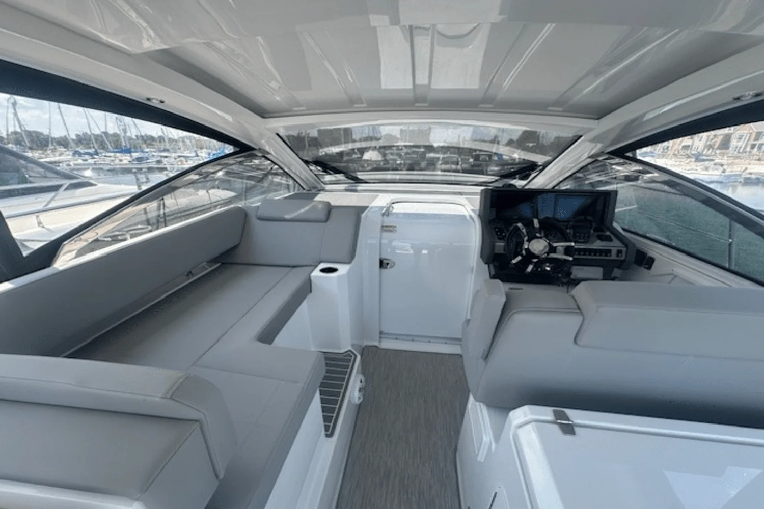 2023 Cruisers Yachts 390 EXPRESS COUPE Image Thumbnail #26