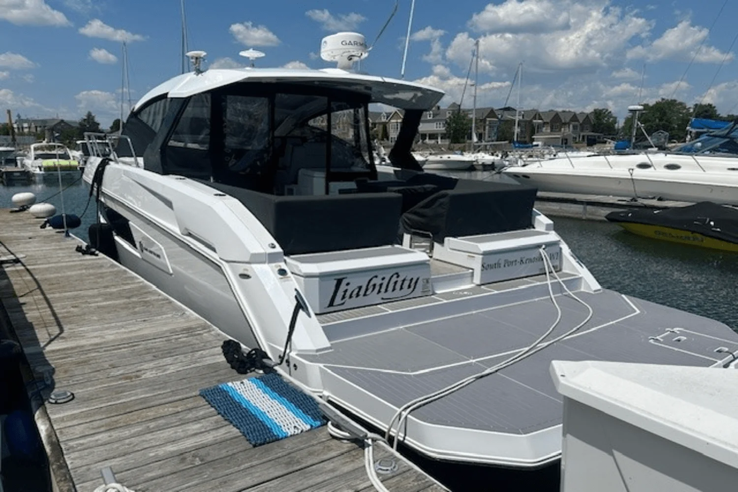 2023 Cruisers Yachts 390 EXPRESS COUPE Image Thumbnail #4