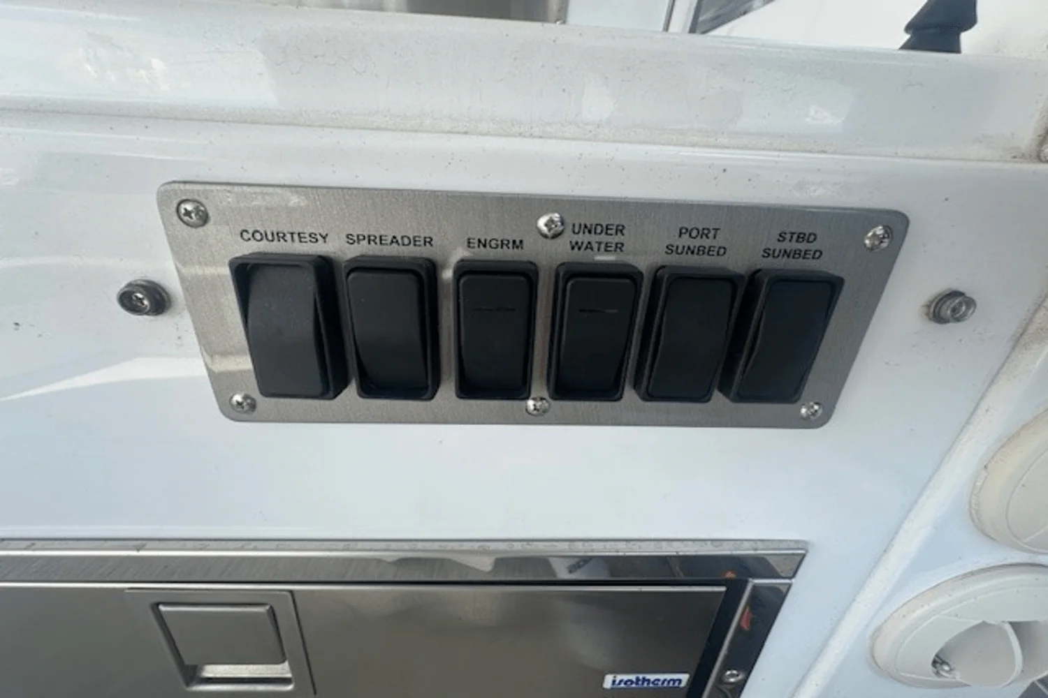 2023 Cruisers Yachts 390 EXPRESS COUPE Image Thumbnail #25