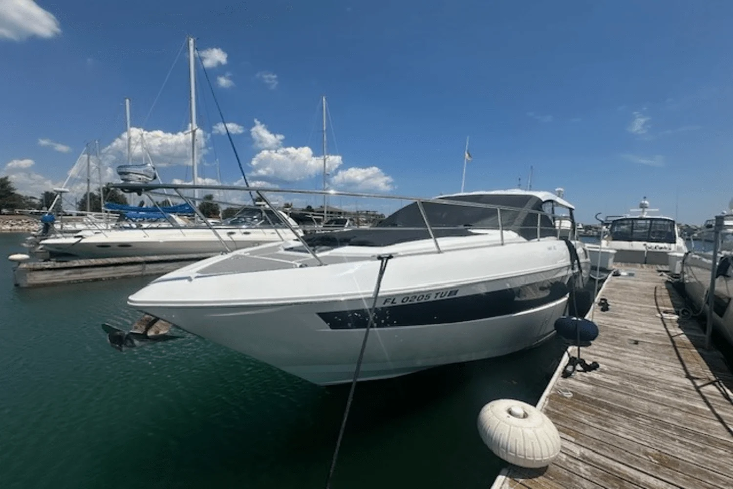 2023 Cruisers Yachts 390 EXPRESS COUPE Image Thumbnail #1