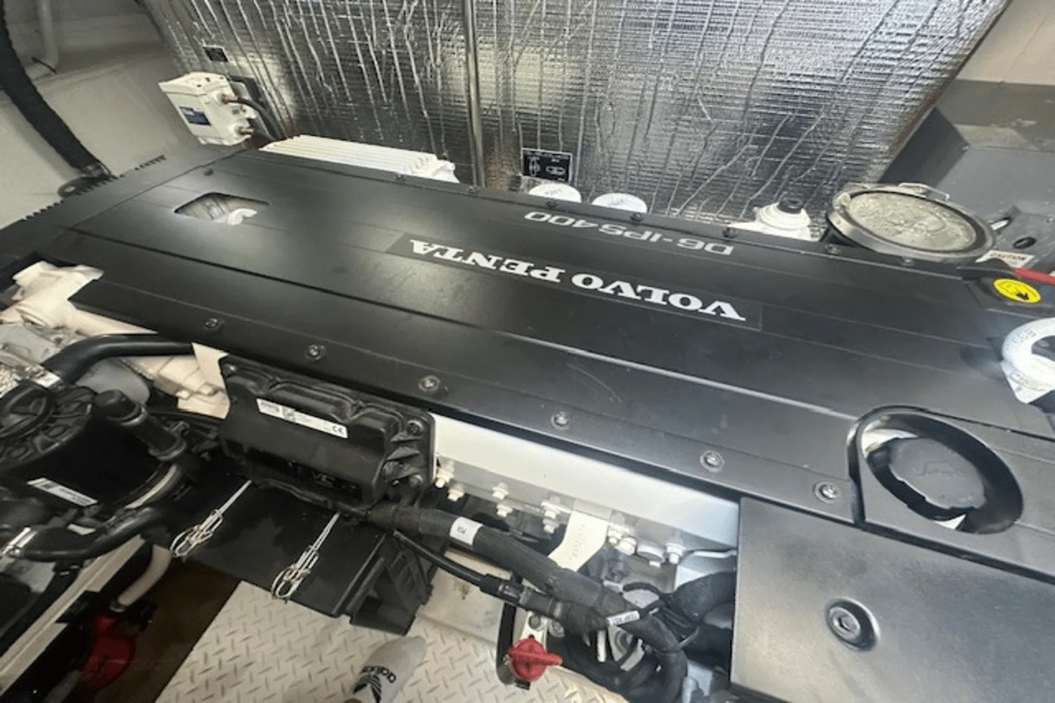 2023 Cruisers Yachts 390 EXPRESS COUPE Image Thumbnail #58