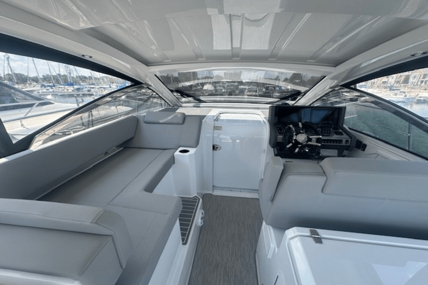 2023 Cruisers Yachts 390 EXPRESS COUPE Image Thumbnail #26