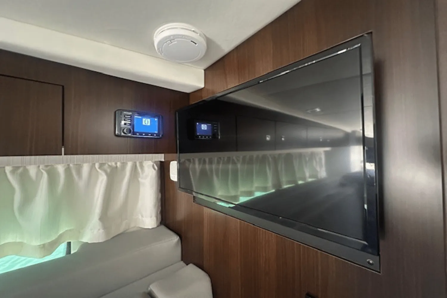 2023 Cruisers Yachts 390 EXPRESS COUPE Image Thumbnail #45