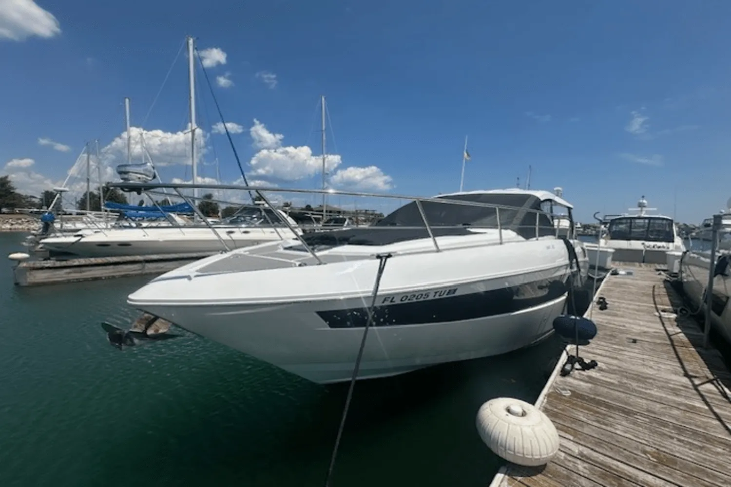 2023 Cruisers Yachts 390 EXPRESS COUPE Image Thumbnail #1