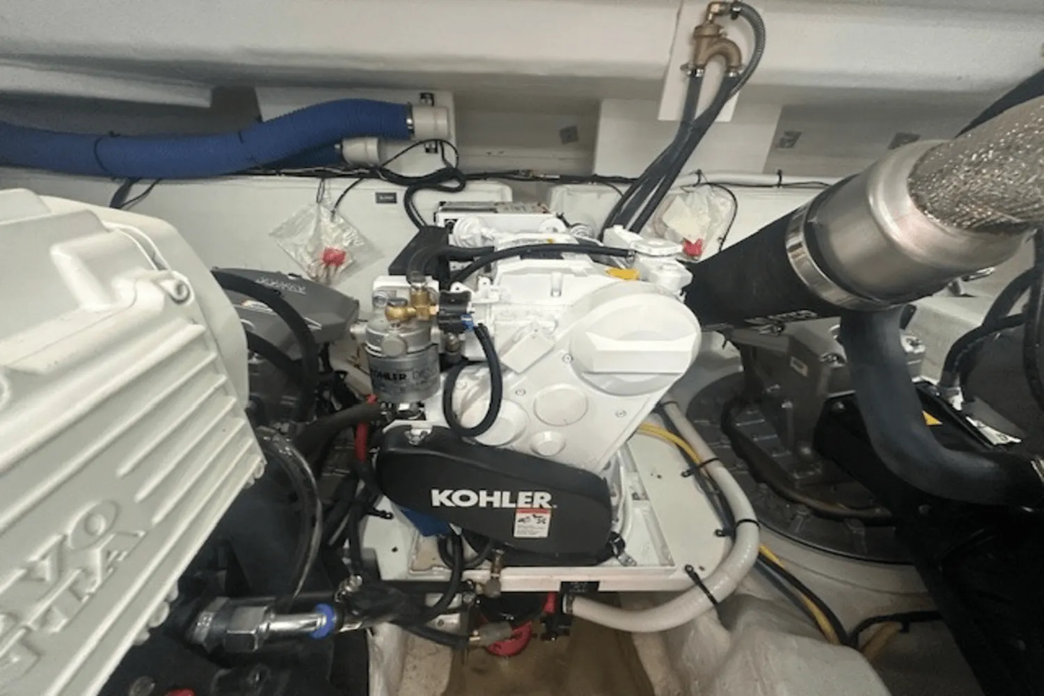 2023 Cruisers Yachts 390 EXPRESS COUPE Image Thumbnail #59