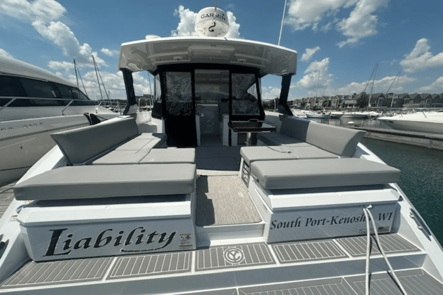 2023 Cruisers Yachts 390 EXPRESS COUPE Image Thumbnail #8