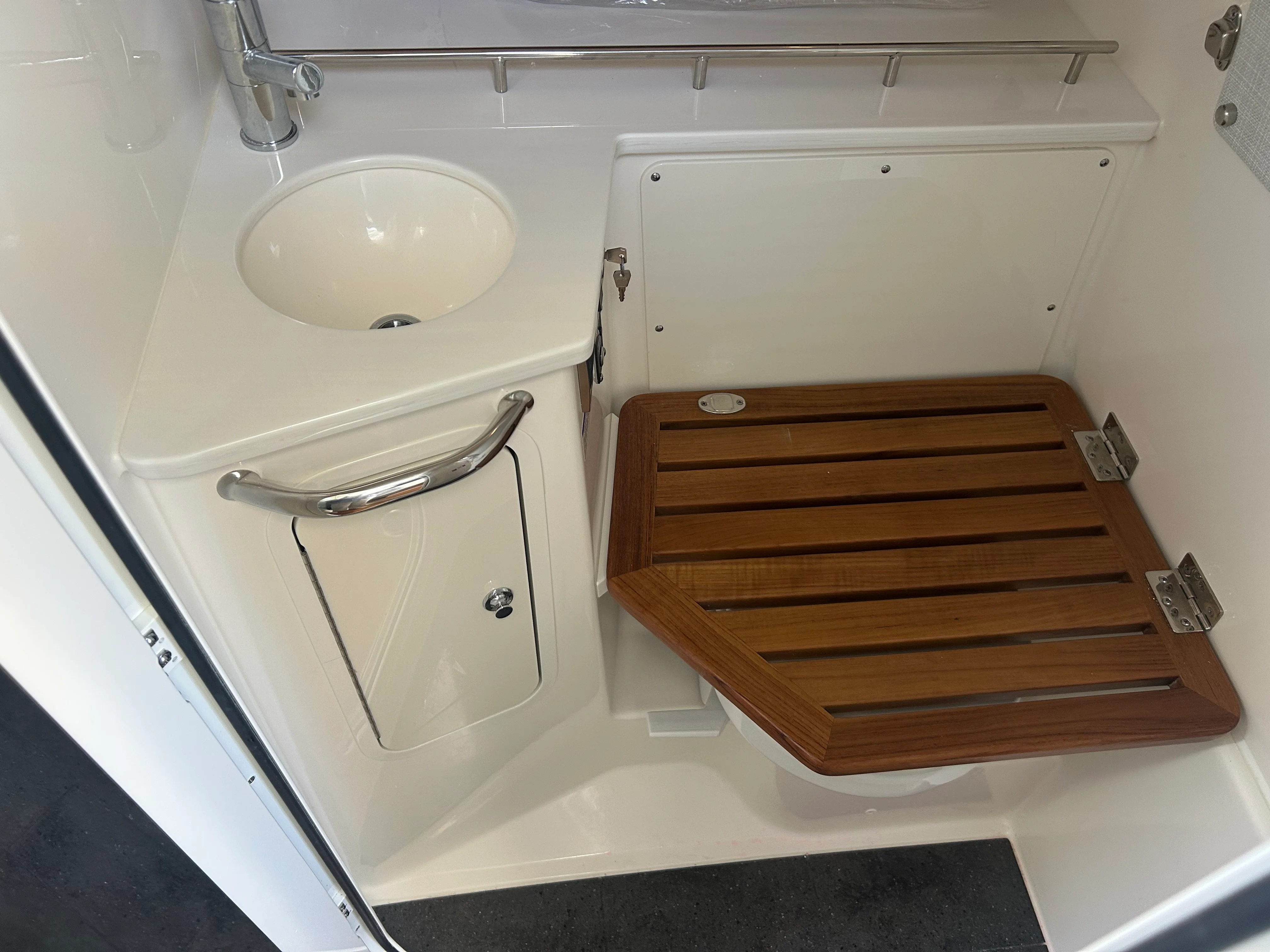 2026 Boston Whaler 350 Realm Image Thumbnail #26