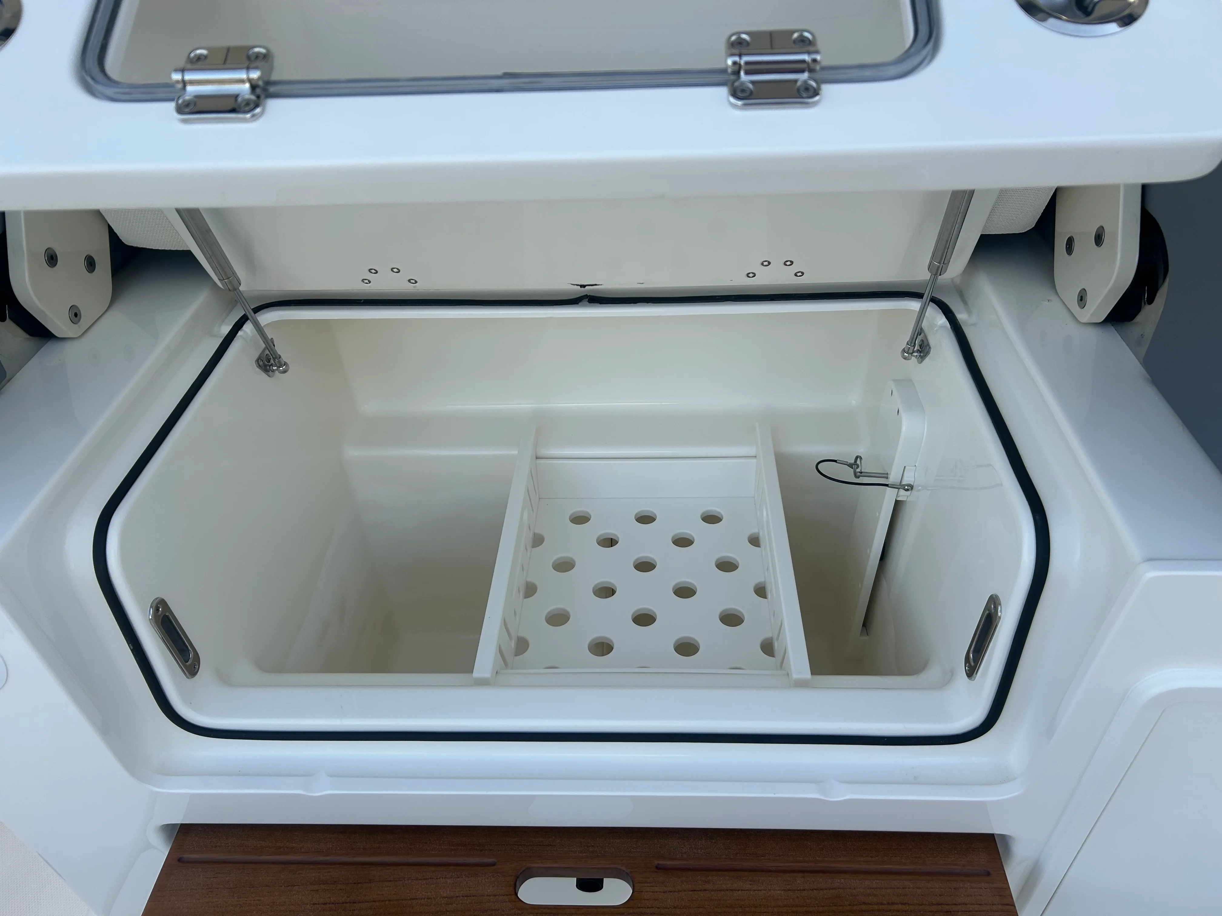 2026 Boston Whaler 350 Realm Image Thumbnail #15