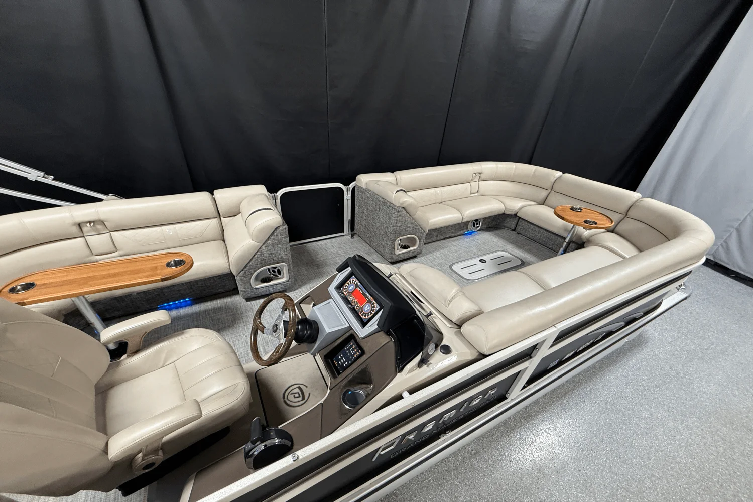 2017 Premier 250 GRAND MAJESTIC Image Thumbnail #5