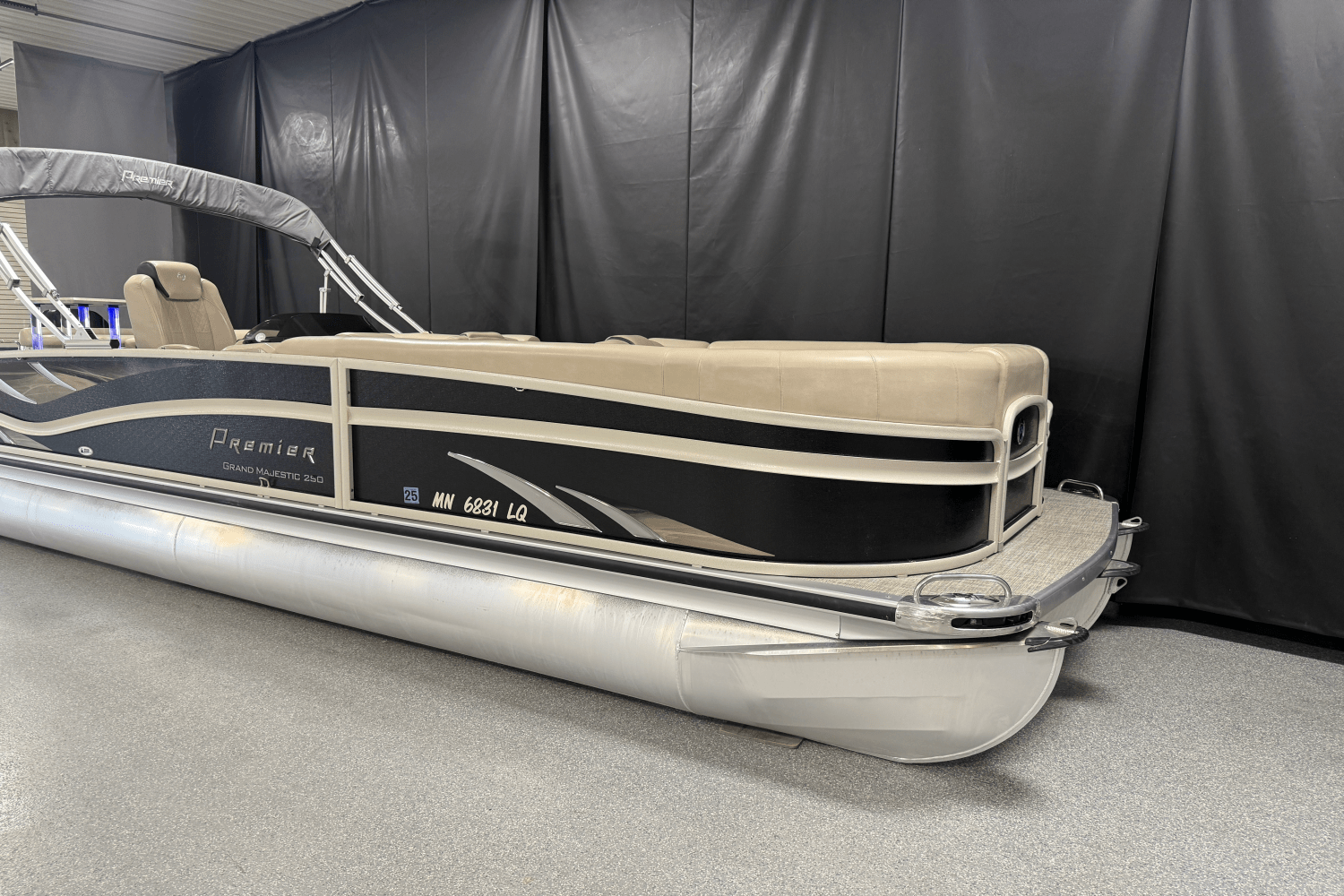 2017 Premier 250 GRAND MAJESTIC Image Thumbnail #4